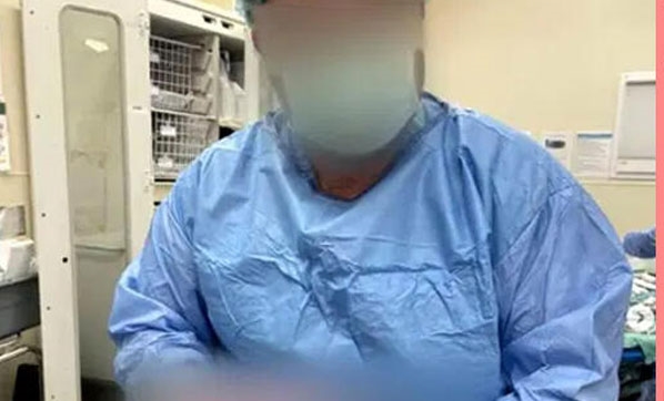 Hastanın organlarıyla fotoğraf çektiren doktor hakkında soruşturma