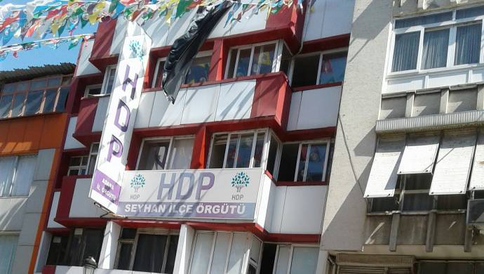 HDP Adana binasına polis baskını 