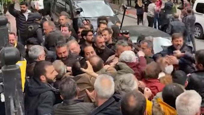 HDP Genel Merkezi önünde arbede: 6 gözaltı