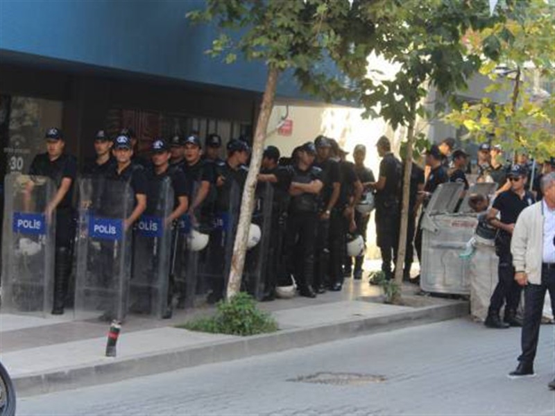 HDP il binasına operasyon! 10 kişi gözaltına alındı...