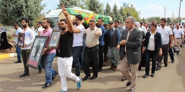 HDP milletvekillerinin PKK cenazesine katılması tepki gördü!