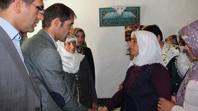 HDP'den ölen askerin ailesine ziyaret!