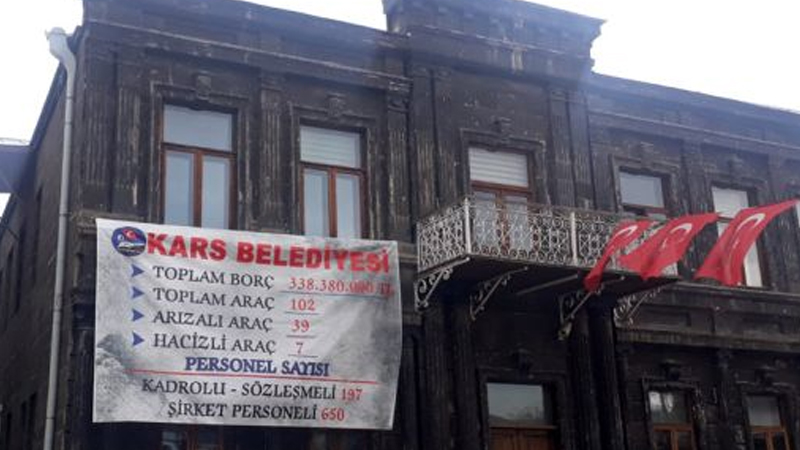 HDP'li Kars Belediyesi'nde işçilerin maaşlarına haciz kondu