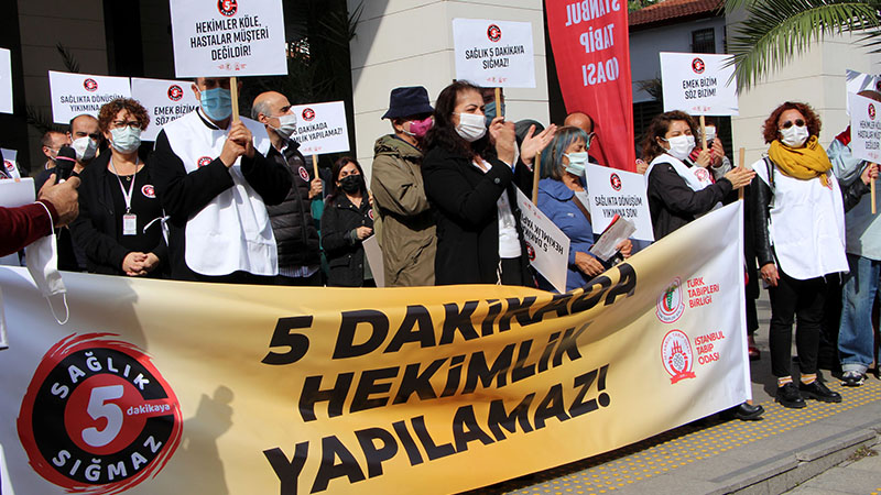 Hekimlerden Taksim'de protesto: 