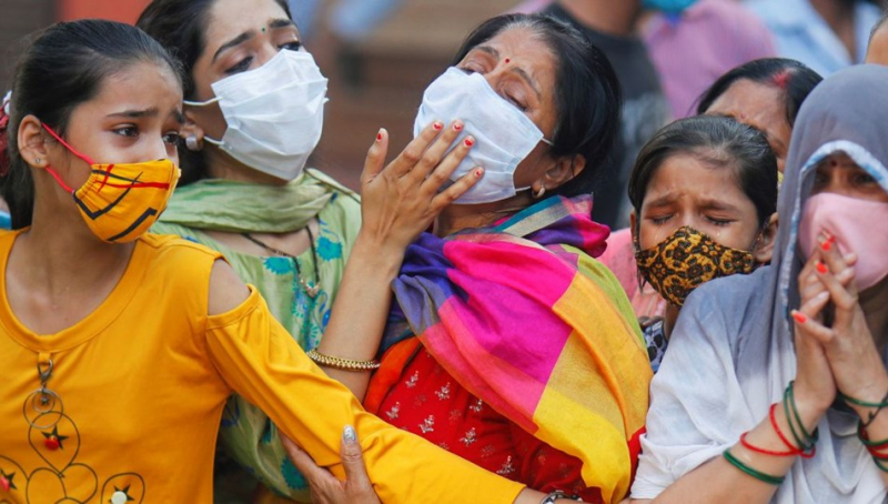 Hindistan'da bir günde 4 bin 77 kişi koronavirüs nedeniyle hayatını kaybetti 