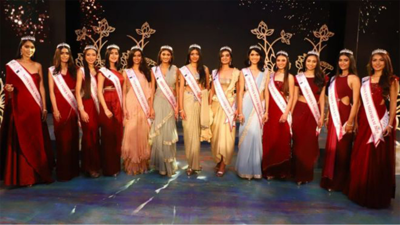 Hindistan'da güzellik yarışması finalistlerinin birbirine benzemesi tartışma yarattı
