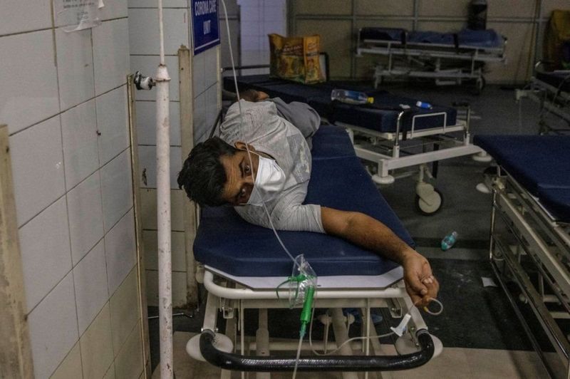 Hindistan'da hastalar karaborsada ilaç arıyor