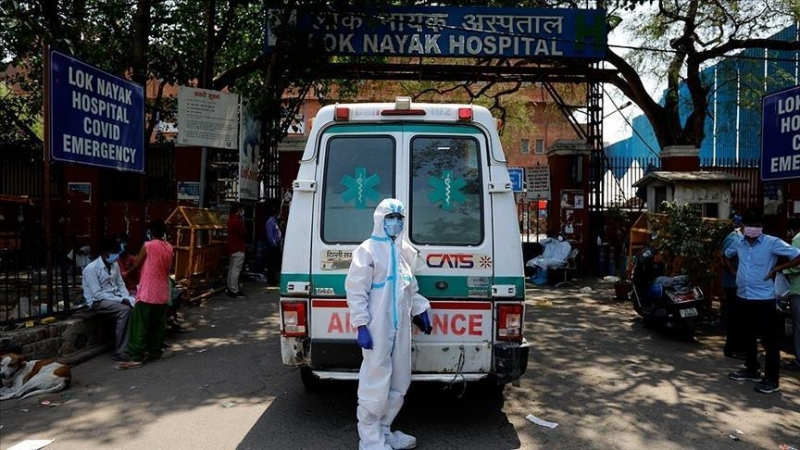 Hindistan'da koronavirüs nedeniyle son 24 saatte 2 bin 219 kişi öldü 