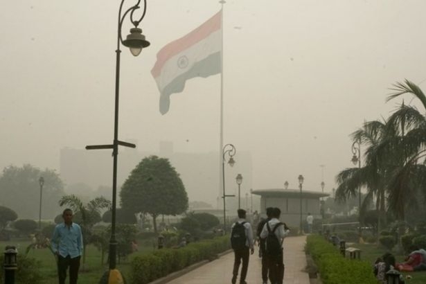 Hindistan'da okullar hava kirliliği sebebiyle tatil ilan edildi