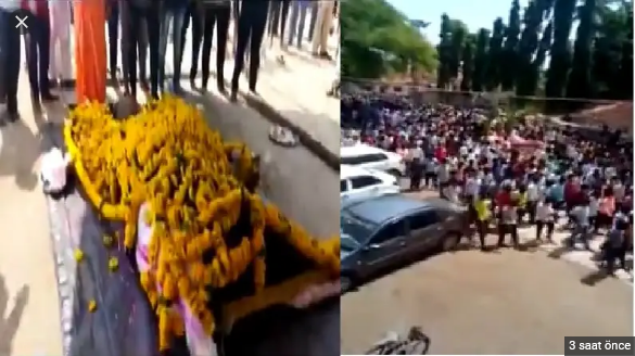 Hindistan'da yüzlerce kişi atın cenazesine katıldı
