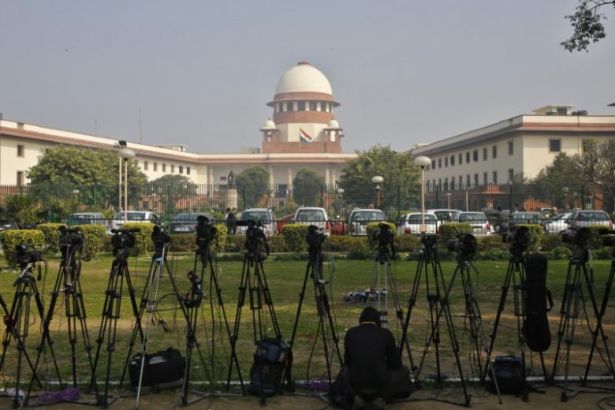 Hindistan'ın en üst mahkemesi seçimlerde dinin kullanılmasını yasakladı