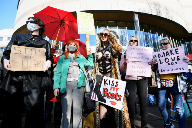 Hollanda'da seks işçilerinden Covid-19 protestosu