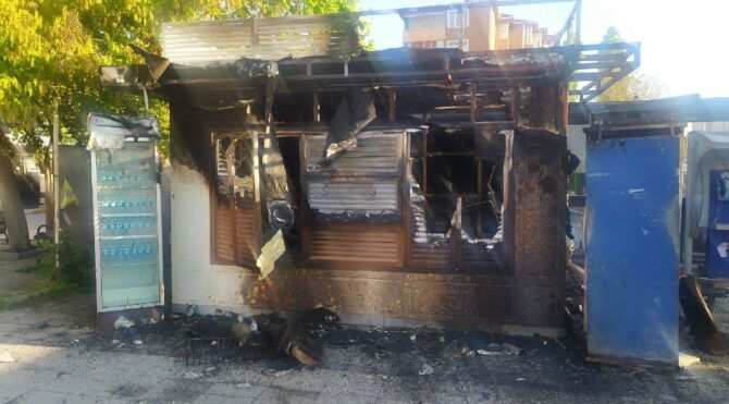 İBB: Halk Ekmek büfemiz kimliği belirsiz kişiler tarafından dün gece yakıldı