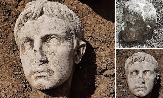 İlk Roma imparatoru Augustus'un 2 bin yıllık mermer büstü bulundu
