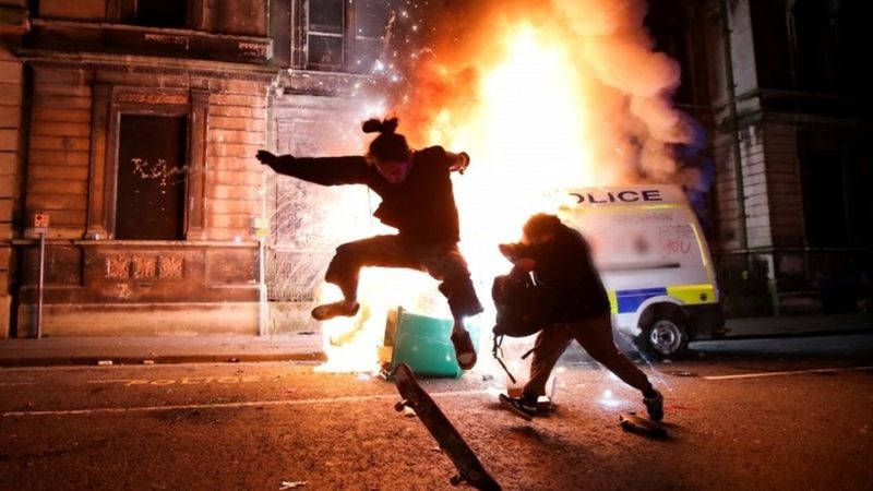 İngiltere'deki protestolarda iki polis yaralandı