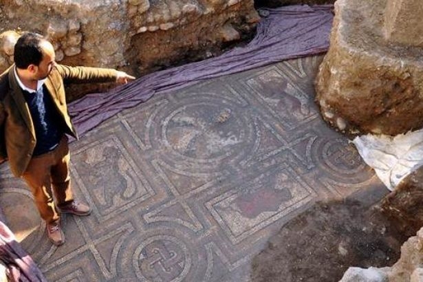 İnşaat alanında Roma dönemine ait mozaikler bulundu!