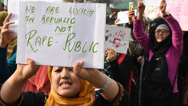 İnsan kaçakçılığını protesto eden beş kadın kaçırıldı, toplu tecavüze uğradı