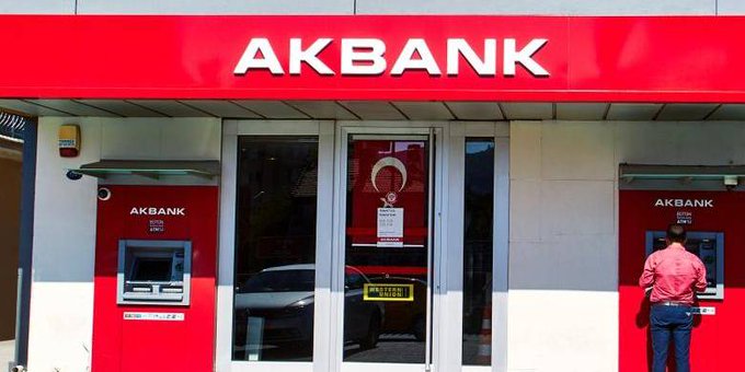 İnsanlara zorla uygulama yükletmeye çalışan ardından tüm hesapların boşaltıldığı Akbank'la ilgili mahkemeden karar