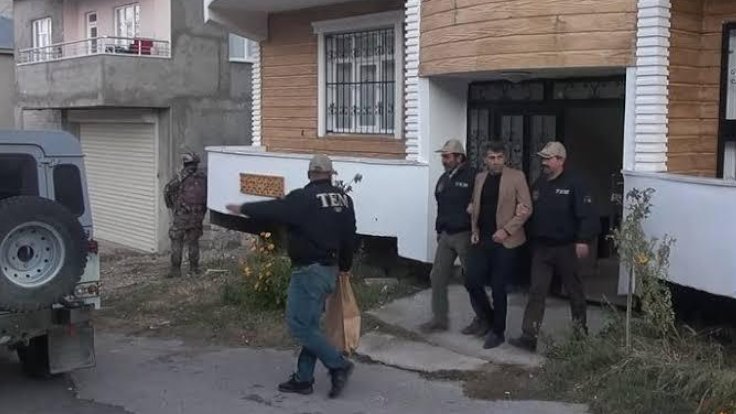 İpekyolu Belediyesi eş başkanları gözaltına alındı