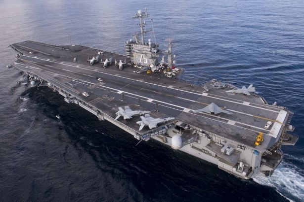 İran füzesi ABD gemisinin yanına düştü!