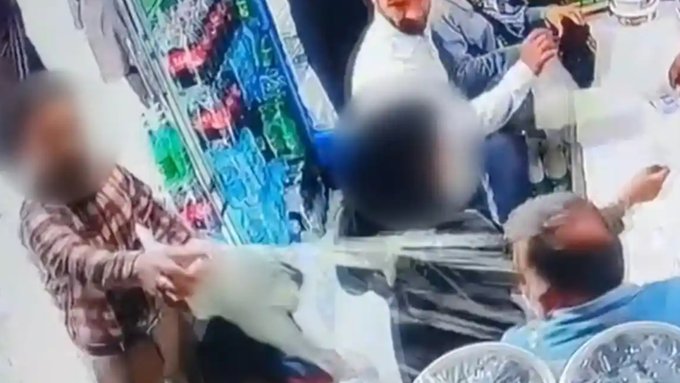 İran'da başörtüsü takmayan iki kadına yoğurt fırlatıldı; saldırganla beraber kadınlar da gözaltına alındı