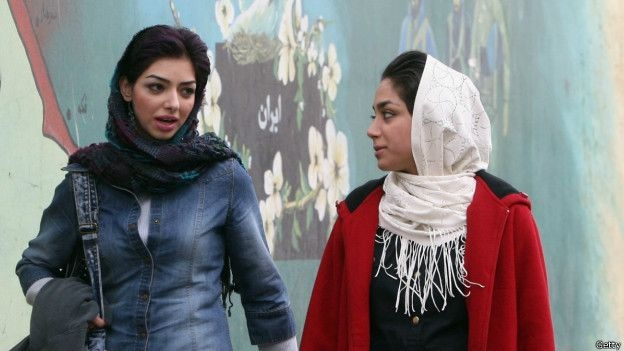 İran'da 'Instagram modelleri' tutuklandı!