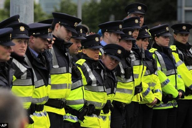 İrlanda polisi düşük ücretler nedeniyle grev kararı aldı!