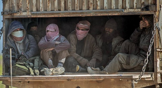 IŞİD teslim olan üyelerine bombayla saldırdı