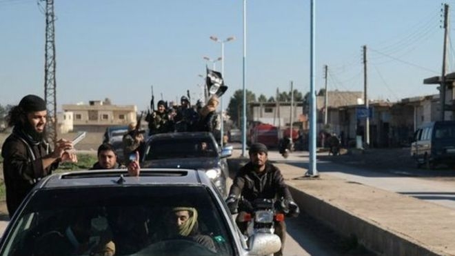 IŞİD Türkiye sınırındaki El Rai'yi yeniden ele geçirdi!