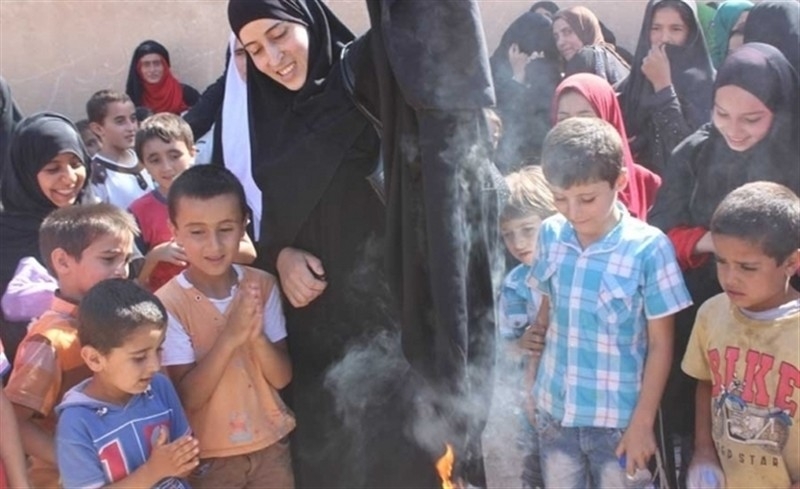 IŞİD'den kurtulan kadınlar kara çarşafları yaktı!