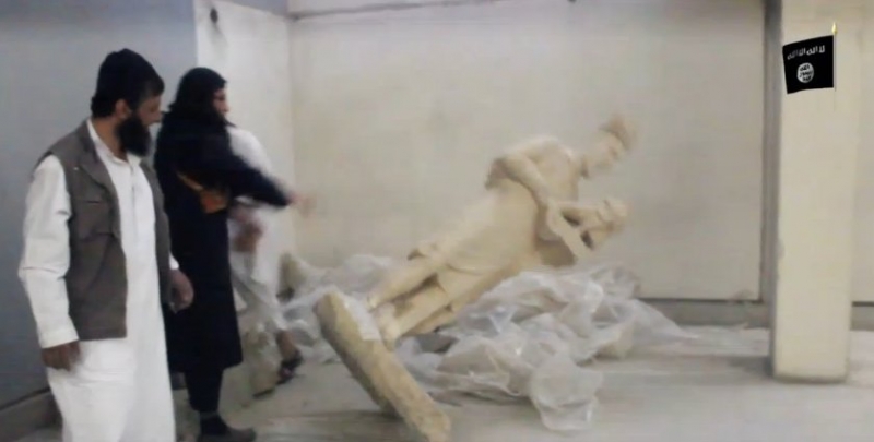 IŞİD'den tarihi eserlere saldırı!