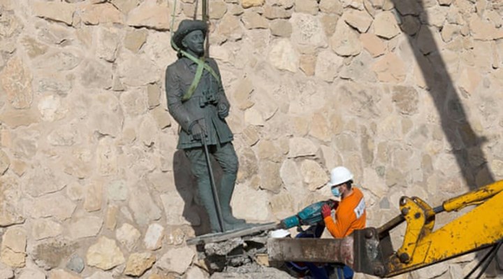 İspanya, Fransisco Franco'nun son heykelini de yıktı