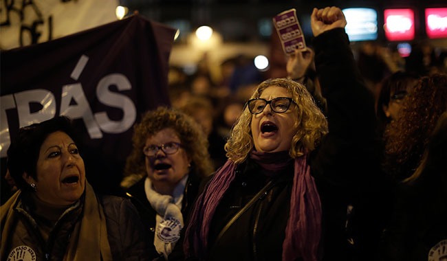 İspanya seçimlerinde mecliste 350 sandalyeden 164'ü kadınların