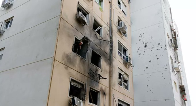 İsrail, Gazze'de sivillerin yaşadığı binayı vurdu