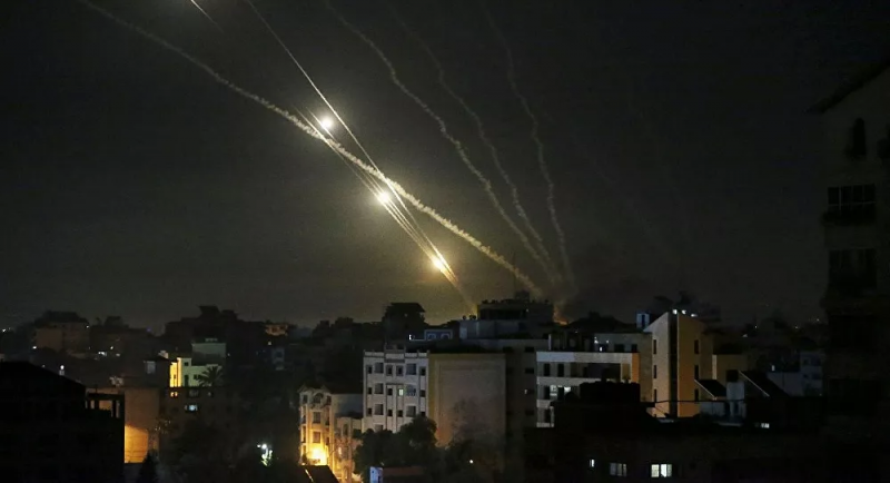 İsrail, Gazze'de uluslararası televizyonların bulunduğu binayı bombaladı 