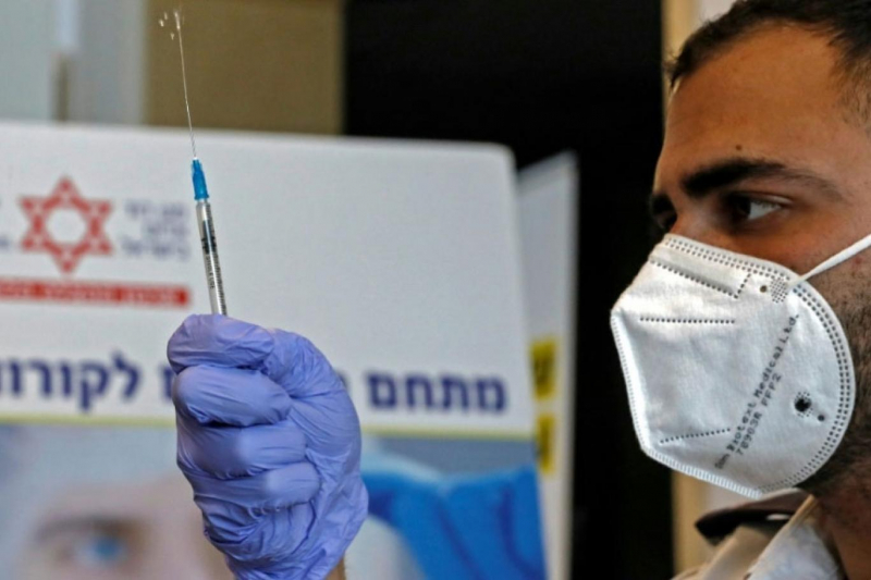 İsrail'de 30 yaş üstü kişilere üçüncü doz aşı çağrısı