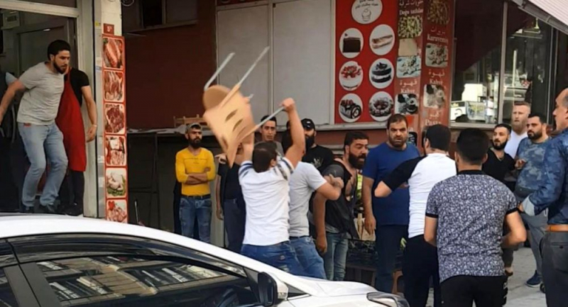 İstanbul Esenyurt'ta Suriyeli iki grup arasında kavga: Bıçak, satır ve sandalye kullanıldı