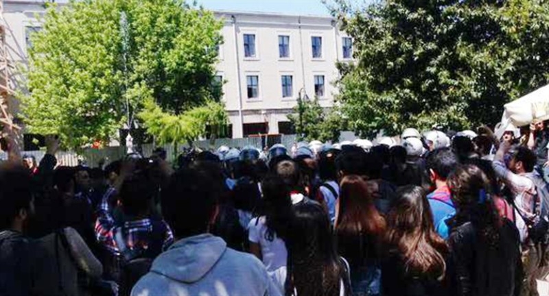 İstanbul Üniversitesi'nde polis saldırısı!