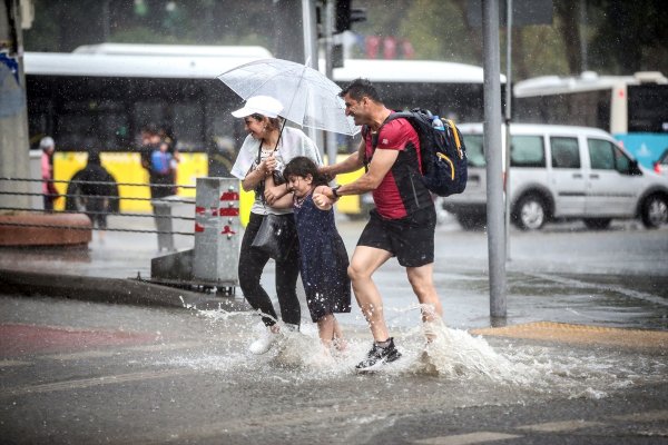 İstanbul'a depremin ardından yağış uyarısı