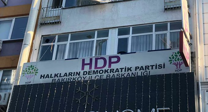 İstanbul'da HDP ilçe binasını taşlayan kişi yakalandı