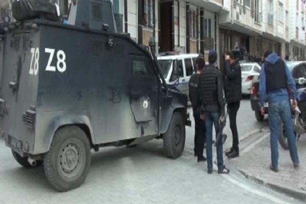 İstanbul'da IŞİD operasyonu: Bir kadın balkondan atladı