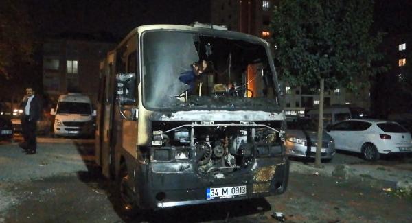 İstanbul'da park halinde yolcu minibüsü yandı