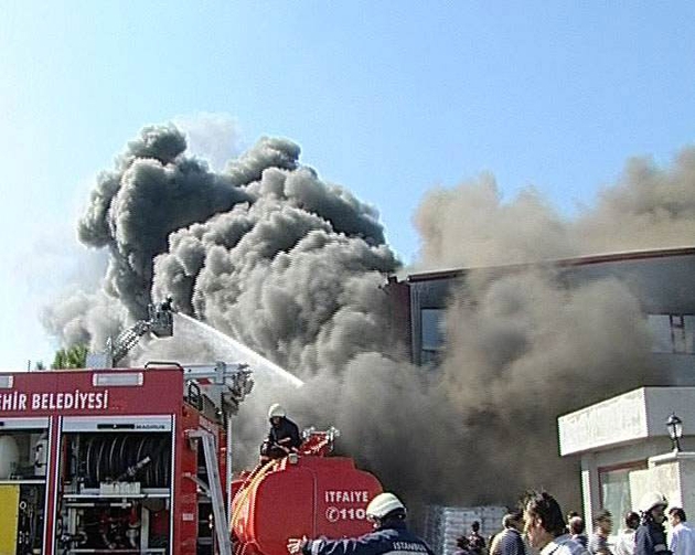 İstanbul’da plastik fabrikasında patlama: Yaralılar var
