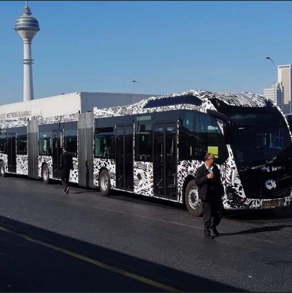 İstanbul’da test sürüşlerine başlayan yeni metrobüsün ilk görüntüleri