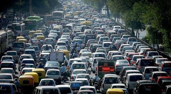 İstanbul'da trafik artık tüm gün sıkışık