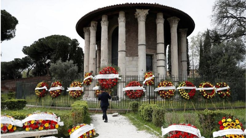 İtalya'da binlerce cenaze aylardır gömülemiyor, tabutlar depolarda tutuluyor