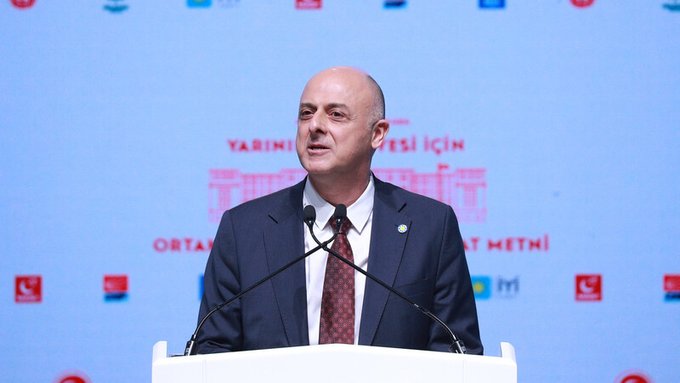 İYİ Parti'de kimse kalmadı! Genel Başkan Yardımcısı Ümit Özlale de partisinden istifa etti