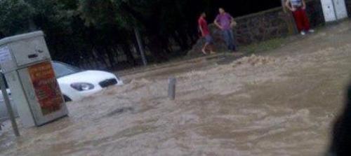 İzmir'de sel: 1 kişi hayatını kaybetti!