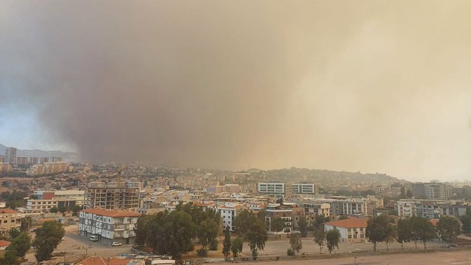 İzmir yanıyor! Yangın yerleşim bölgelerine sıçradı