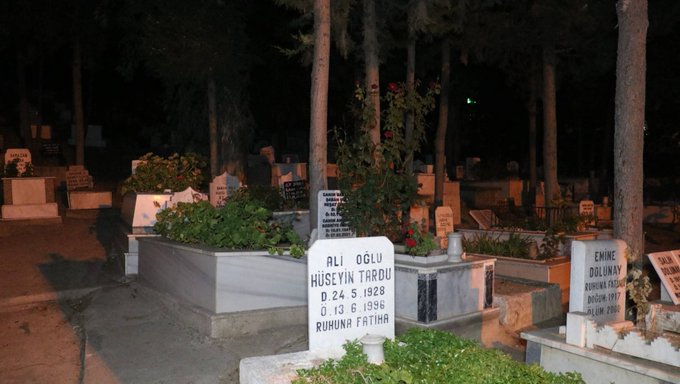 İzmir'de 1 günlük bebek mezarlığa bırakıldı